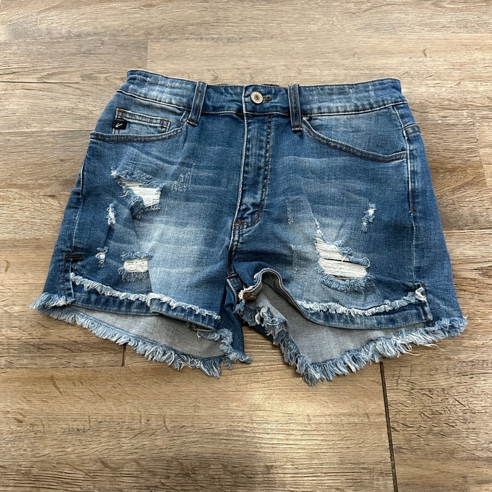 KanCan Distressed Denim Shorts Medium Wash Raw Hem Size 9 28 Womens‎
